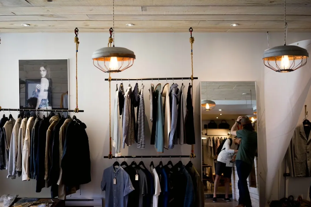 Die Auswirkungen von Fast Fashion vermeiden: Nachhaltige Mode als Alternative