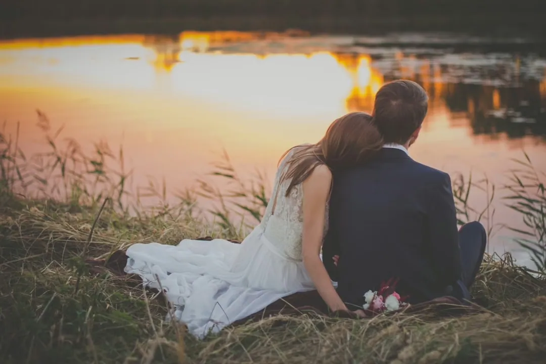 Wie man das perfekte Hochzeitsoutfit wählt