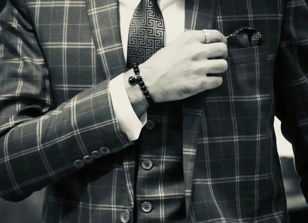 Schmuck für Männer: Stilvolle Accessoires für den modernen Gentleman